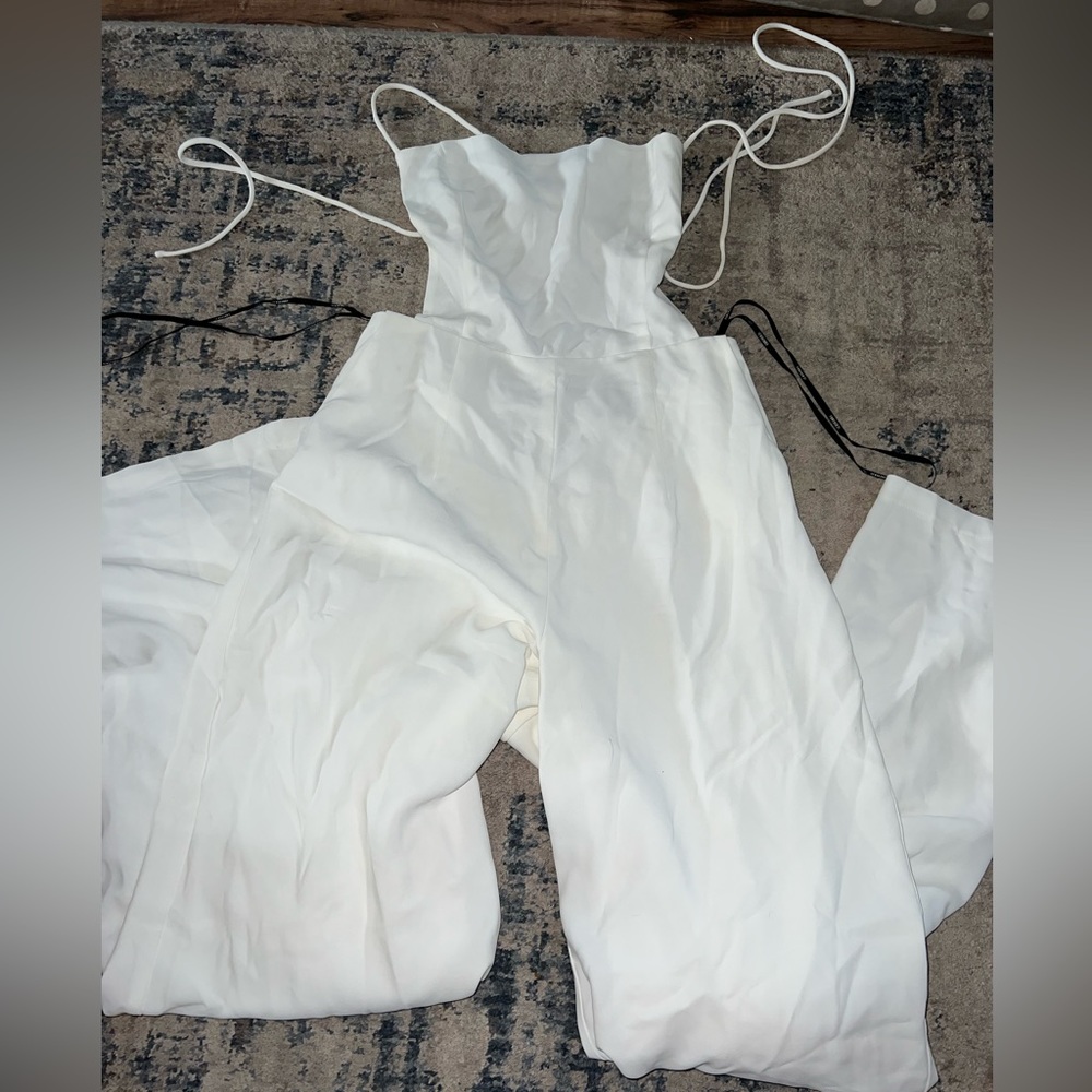 White jumper. NWT